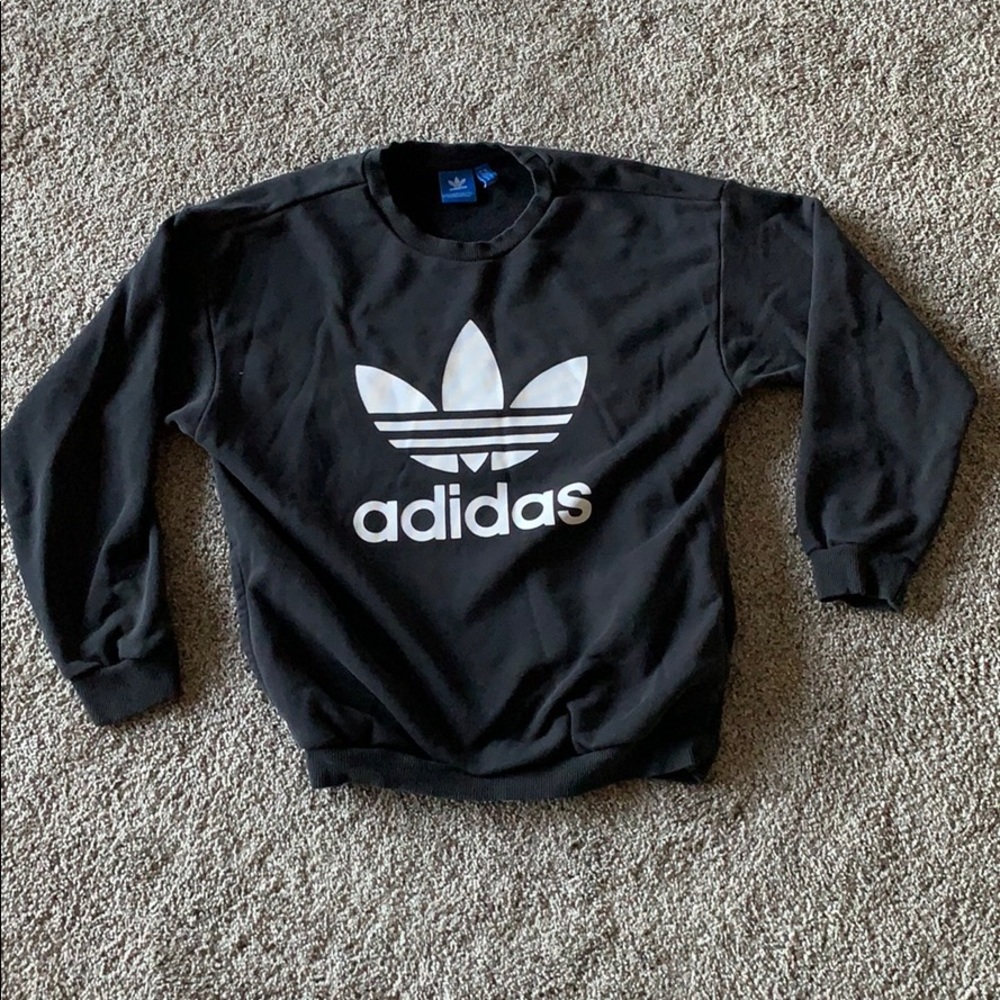 Black adidas crewneck w pockets